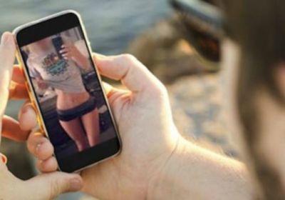 COSTRINGE LA FIDANZATINA DI 14 ANNI AD INVIARGLI FOTO OSÉ, CONDANNATO A 3 ANNI DI RECLUSIONE