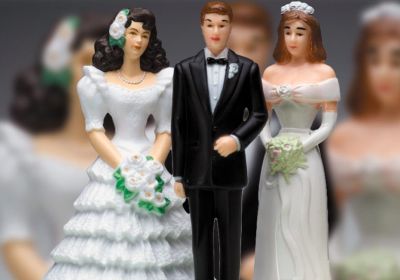 SI SPOSA 2 VOLTE E HA UN FIGLIO DA UNA TERZA DONNA: ASSOLTO DAL REATO DI BIGAMIA!